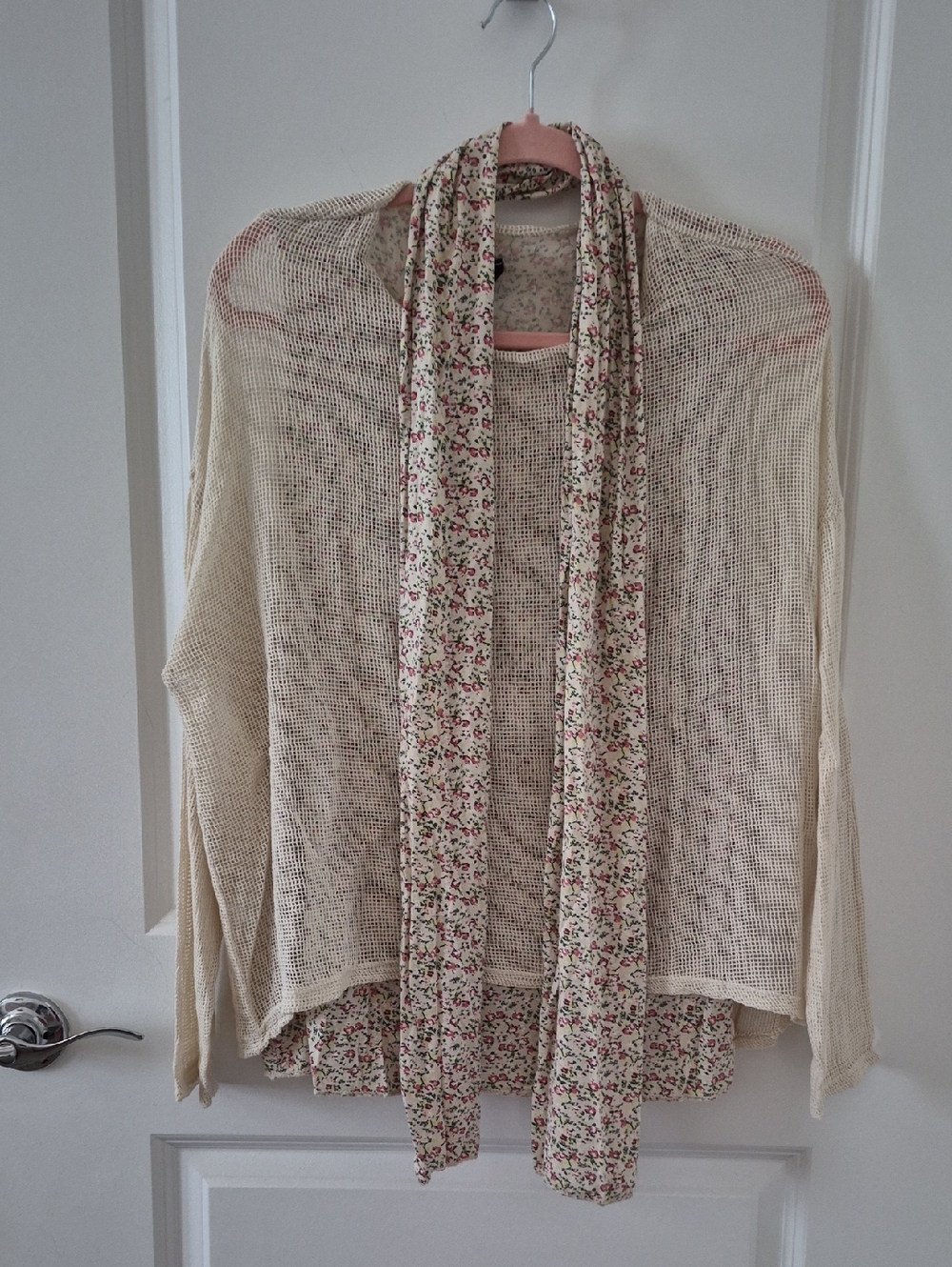 Venti6 Light Cream Open-Weave Women's Sweater with Floral Scarf